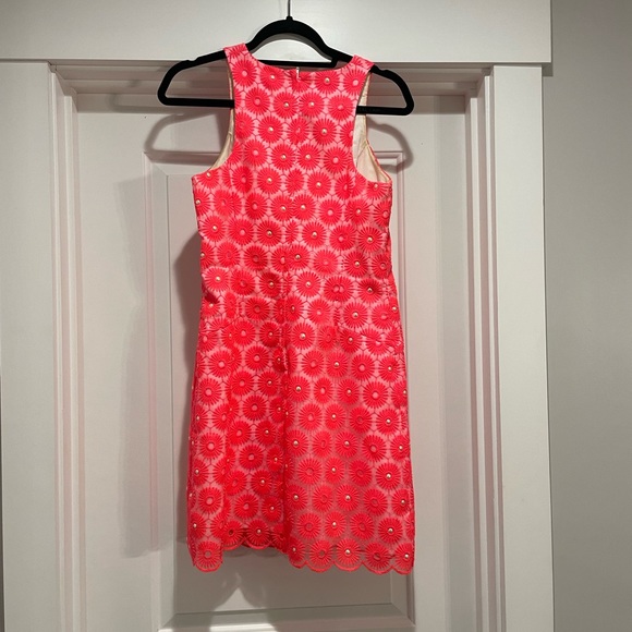 Lilly Pulitzer shift dress size 4 with scalloped bottom and pearls in flowers - Picture 2 of 3